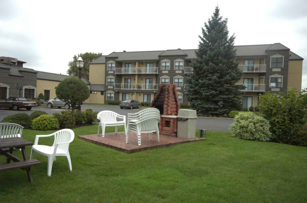 Auberge Harris Saint-Jean-sur-Richelieu Exterior photo